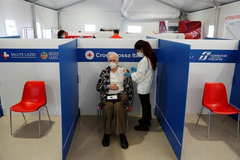 Người tiêm đủ vaccine có gặp di chứng hậu Covid-19?