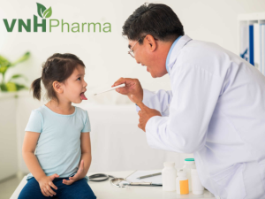 Trẻ bị viêm họng cấp sốt cao – nguyên nhân, triệu chứng, cách phòng ngừa